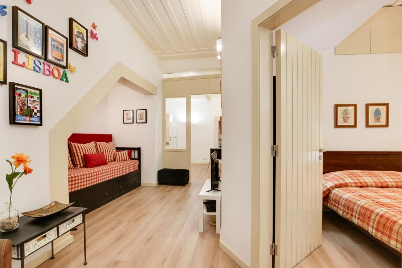 Charming New Apartment In The Heart Of Lisbona Esterno foto